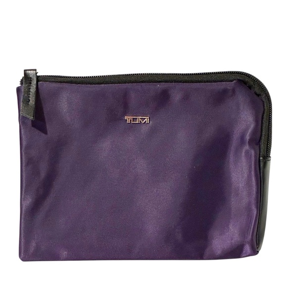TUMI Delta Air Lines Travel Purple Fabric Toiletry Amenity Bag‎